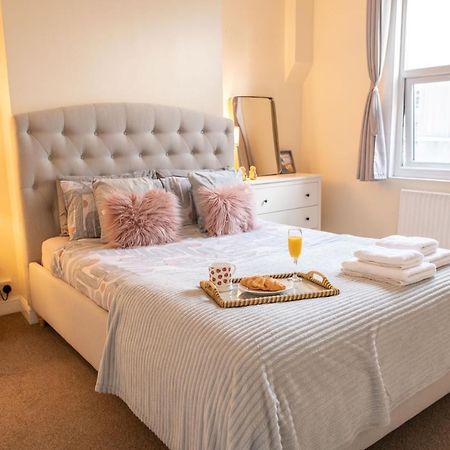 4 Bedroom Flat With High Speed Wi-Fi In North Acton, Ealing, West 런던 외부 사진