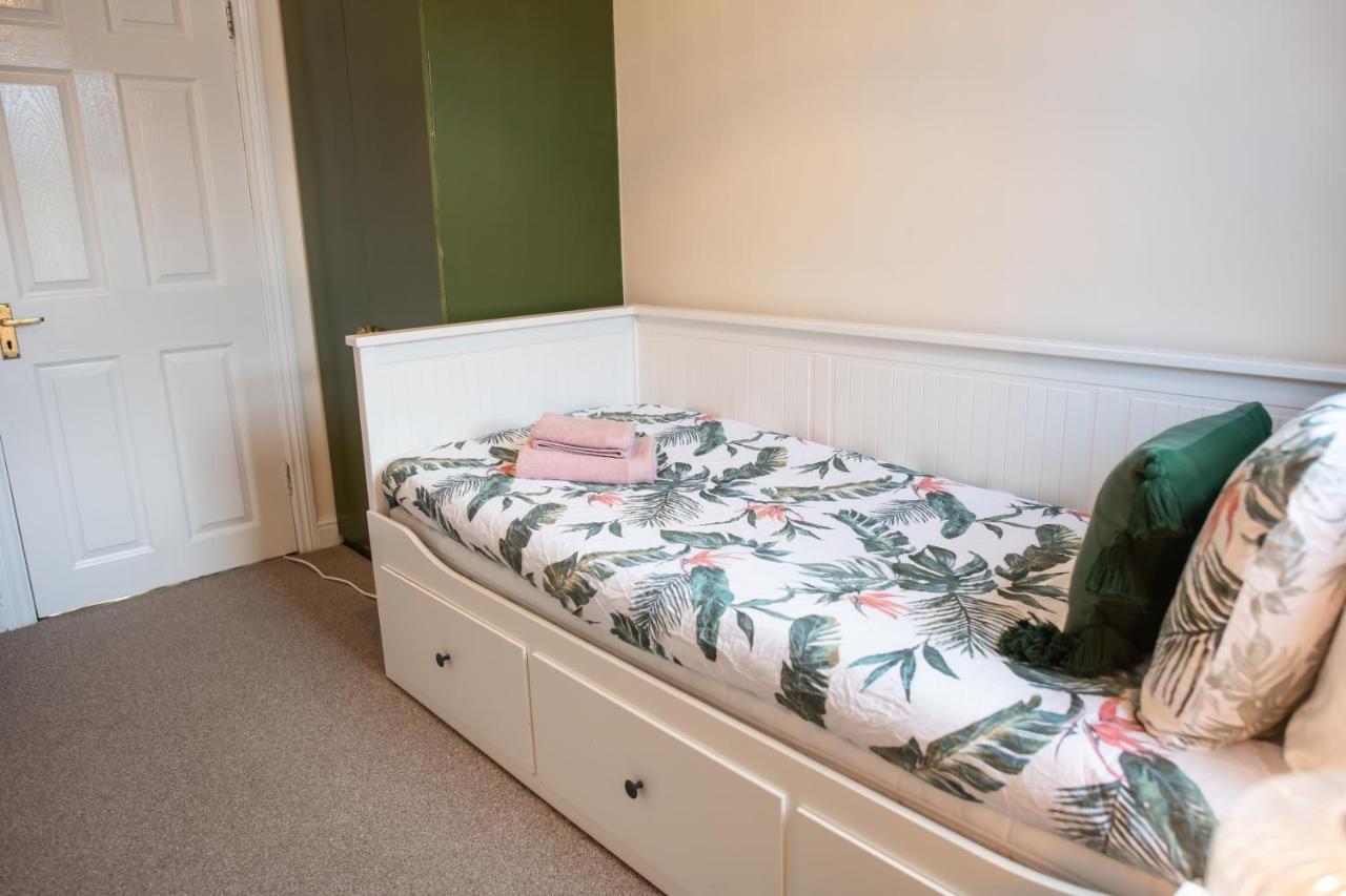 4 Bedroom Flat With High Speed Wi-Fi In North Acton, Ealing, West 런던 외부 사진