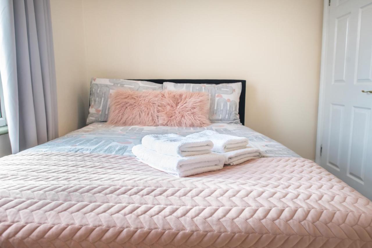 4 Bedroom Flat With High Speed Wi-Fi In North Acton, Ealing, West 런던 외부 사진