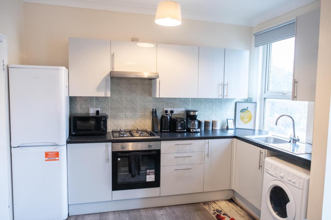 4 Bedroom Flat With High Speed Wi-Fi In North Acton, Ealing, West 런던 외부 사진