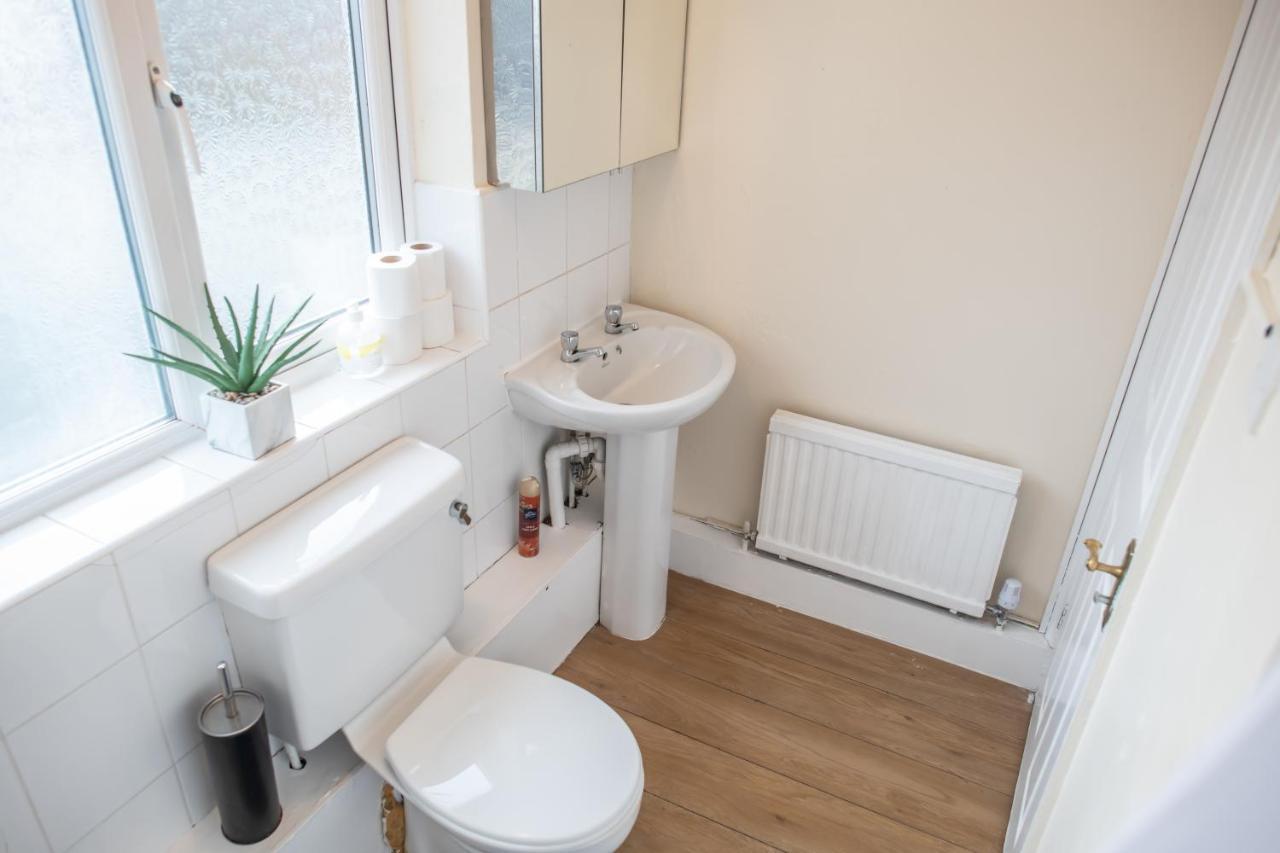 4 Bedroom Flat With High Speed Wi-Fi In North Acton, Ealing, West 런던 외부 사진
