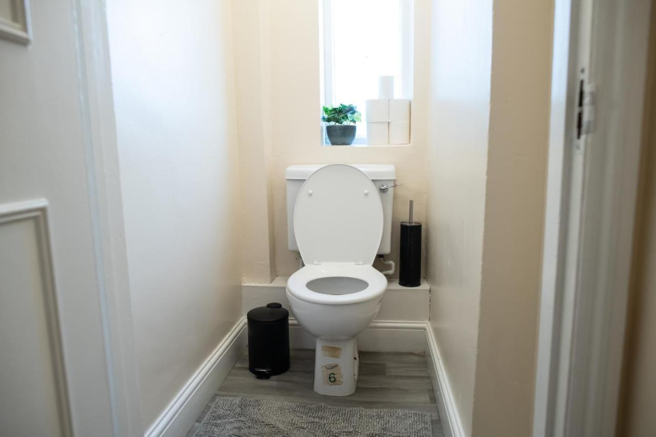 4 Bedroom Flat With High Speed Wi-Fi In North Acton, Ealing, West 런던 외부 사진