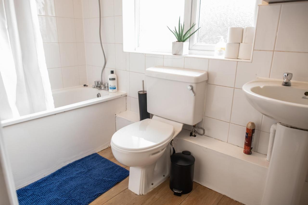 4 Bedroom Flat With High Speed Wi-Fi In North Acton, Ealing, West 런던 외부 사진