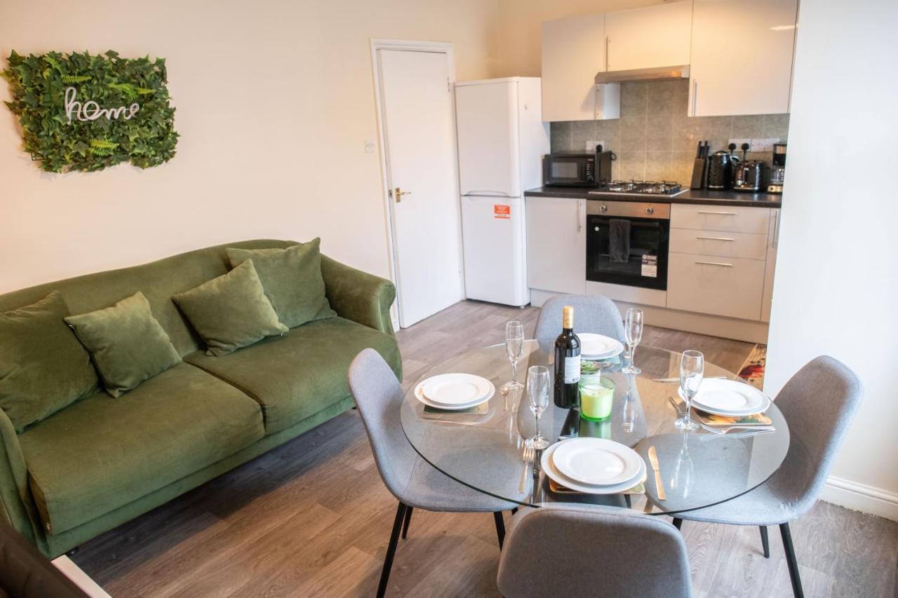 4 Bedroom Flat With High Speed Wi-Fi In North Acton, Ealing, West 런던 외부 사진