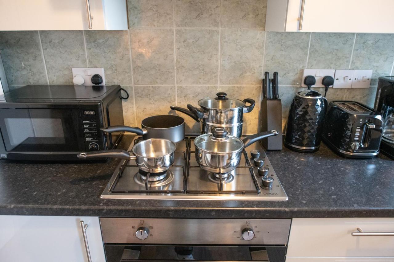 4 Bedroom Flat With High Speed Wi-Fi In North Acton, Ealing, West 런던 외부 사진