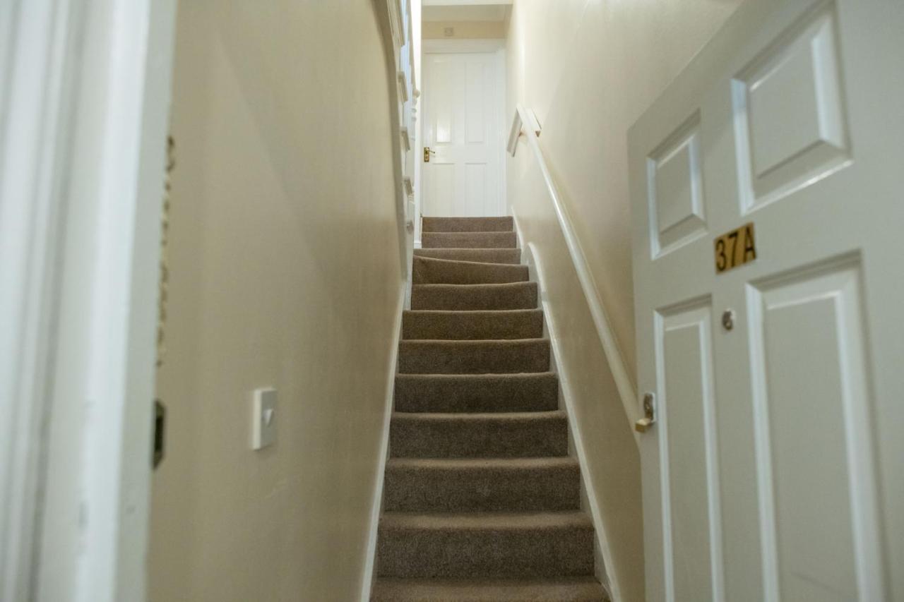 4 Bedroom Flat With High Speed Wi-Fi In North Acton, Ealing, West 런던 외부 사진