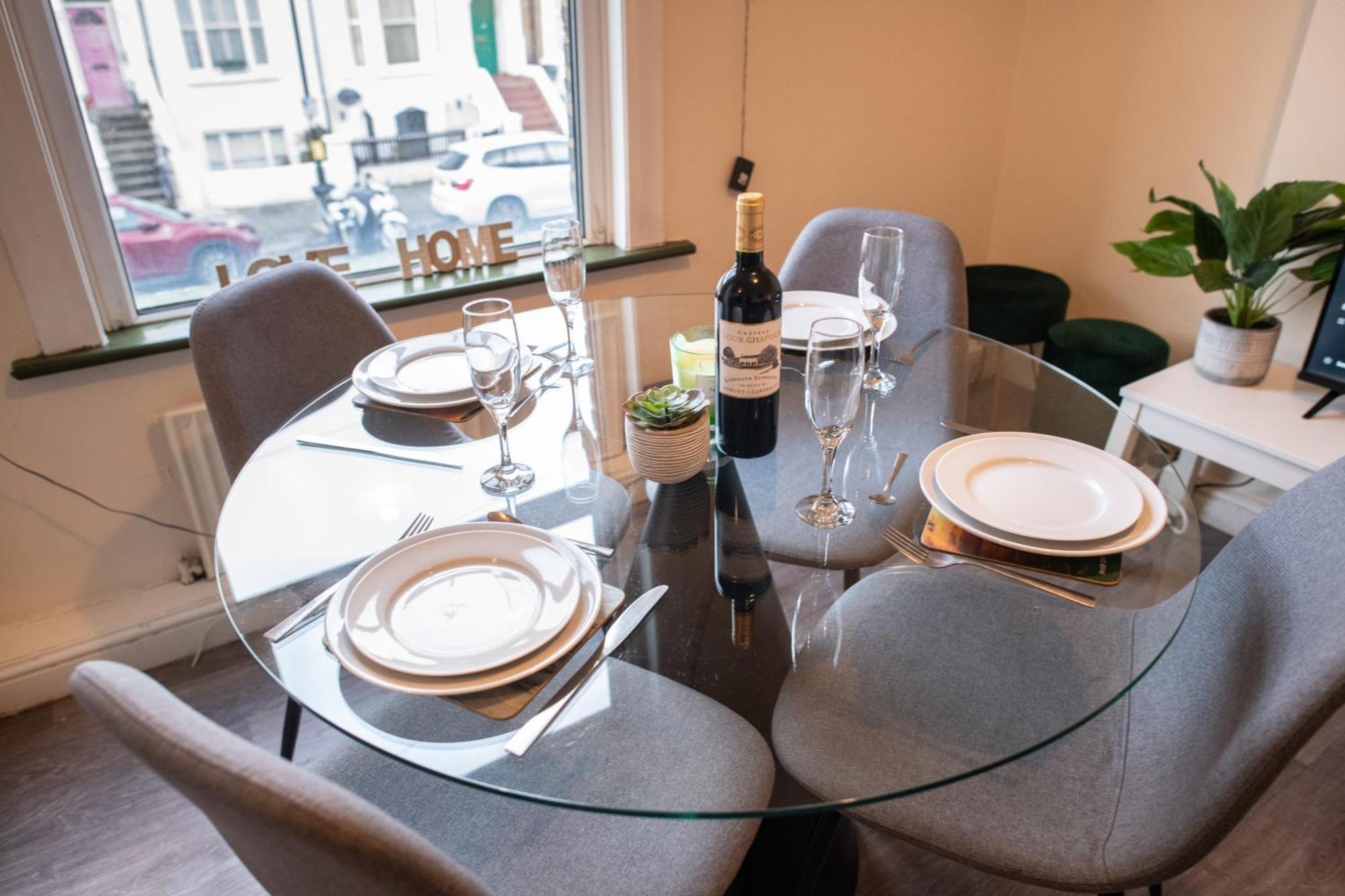 4 Bedroom Flat With High Speed Wi-Fi In North Acton, Ealing, West 런던 외부 사진