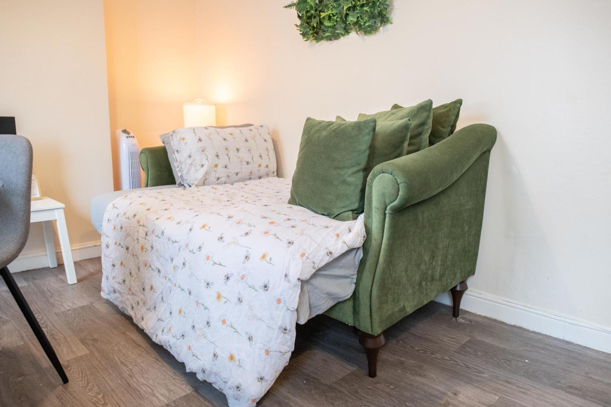 4 Bedroom Flat With High Speed Wi-Fi In North Acton, Ealing, West 런던 외부 사진