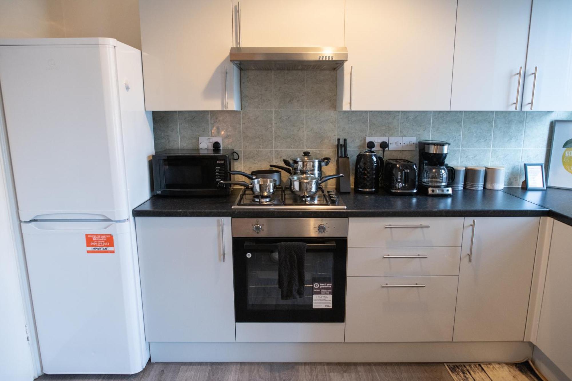 4 Bedroom Flat With High Speed Wi-Fi In North Acton, Ealing, West 런던 외부 사진